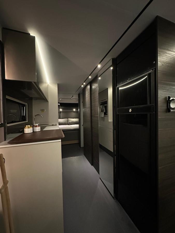 Отель Santa'S Luxury Trailer Рованиеми Экстерьер фото